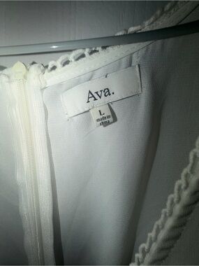 Ava. Women’s White Lace-Trim Sleepwear Top - L